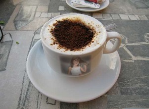 Kahve Fincanı Üzerine Resim